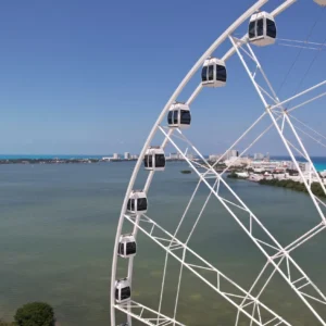 rueda de la fortuna en Cancún